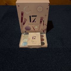 Seventeen Make up brush and eye Palette Bundle