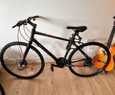 Mint condition Fuji Absolute 1.9 men's Hybrid Bike and Abus Locks