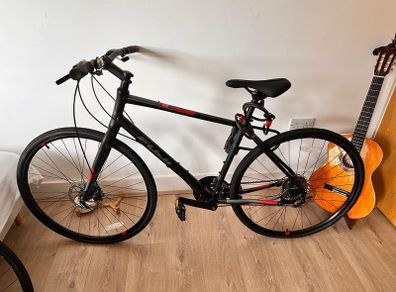 Mint condition Fuji Absolute 1.9 men's Hybrid Bike and Abus Locks