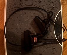 Vibration plate exercise machine