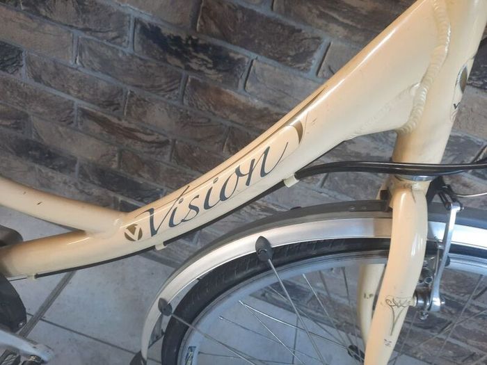 ladies city bike( can deliver)
