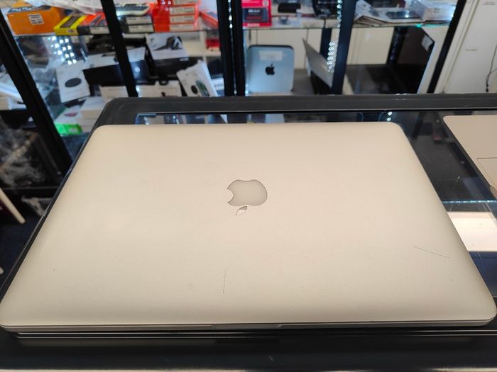 Apple MacBook Pro a1398 Retina 15.4" Mid 2015 256GB SSD 16GB Ram 2.5GHz Core i7 macOS Monterey (Battery Cycle: 845)
