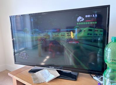 TV (television) Walker