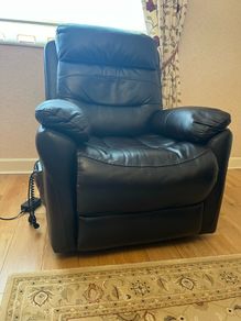Lift stand recliner chair