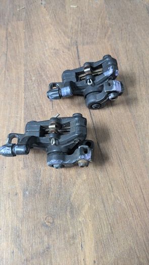 Radius disc brake calipers