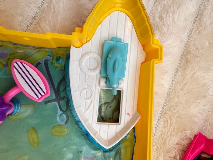 Polly Pocket World Surf 'N' Sandventure Compact 2 Micro Dolls Used Please see photos