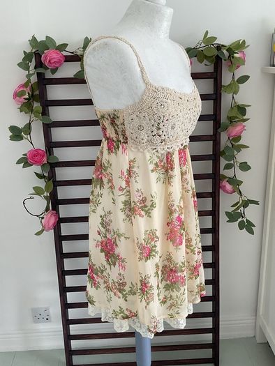 dress Bnwot cream floral mini dress size medium Christina V brand