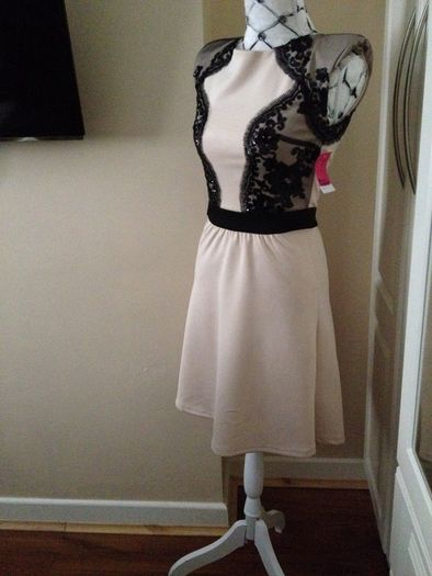 BNWT.. Stunning Little Mistress Party/Ocassionwear Dress ((size 8-10)