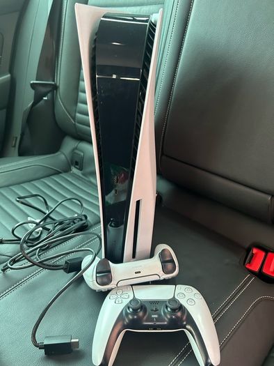 (delivery Available) Playstation 5 2 Controllers