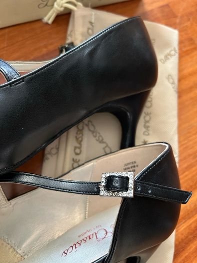 Dancing Shoes Latin/Salsa. Capella.
