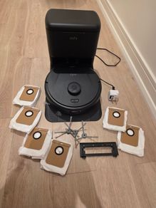 Robot vacuum Eufy L60 and cleaning station