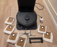 Robot vacuum Eufy L60 and cleaning station