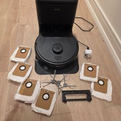 Robot vacuum Eufy L60 and cleaning station