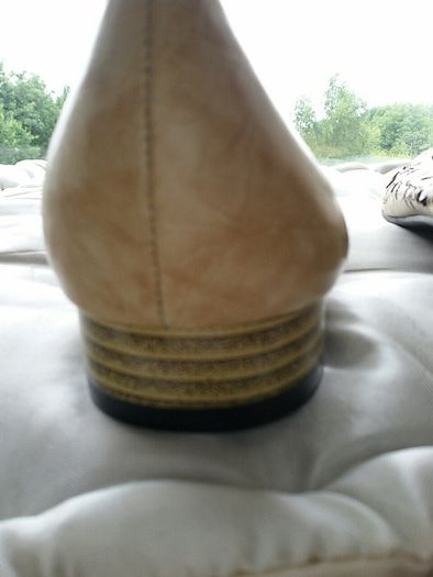 Tan shoes with low heel size 36 NEW