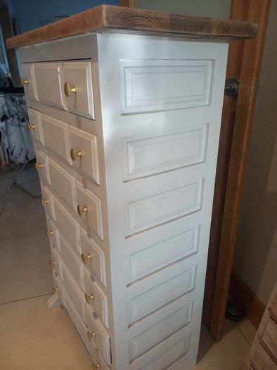 chest of drawers