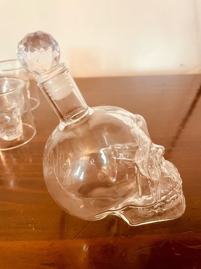 Skulls Glass Decanter Bottle with 6 shot glasses