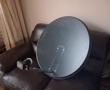 80cm Satellite Dish with Labgear Quad LNB Never Used