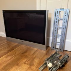 40" Panasonic TV