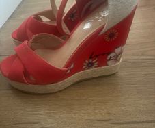 Gorgeous red & cream wedge