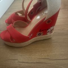 Gorgeous red & cream wedge