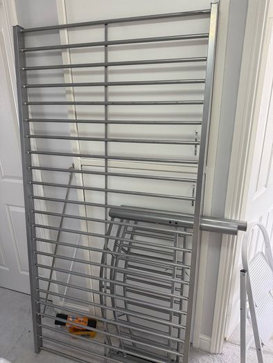 Single metal bedframe