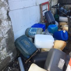 empty 5 gallon 20 litre drums