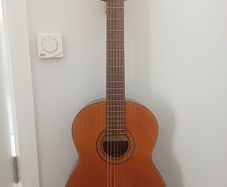 Vintage Aria AC8 classical guitar