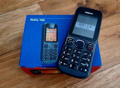 Nokia 100 - Boxed, Charger & Earphones