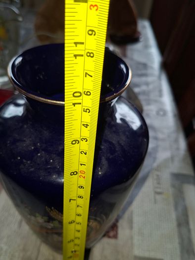 Japanese Kutani style Cobalt Blue Porcelain Vase decorated with a Hand-Painted Golden Pheasant and Floral Design, in good condition no chips or cracks