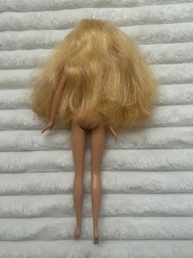 Belly Button Barbie 1999 Blonde With 2 braids Used Damaged hand Please look at the pictures