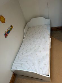 Toddlers bed