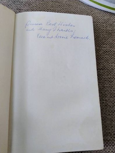 Northern Gateway 1963 hardback Northern Territories Australia in good condition with some wear to the cover and some writing on the inside front page FREE STANDARD POSTAGE INCLUDED