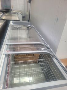Display freezer