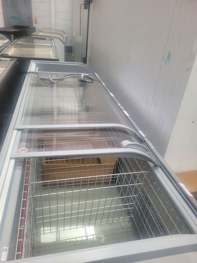 Display freezer