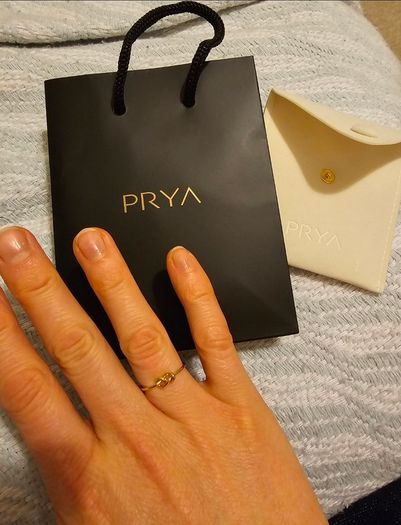 NEW 18k gold plated PRYA eternity knot ring in gift bag