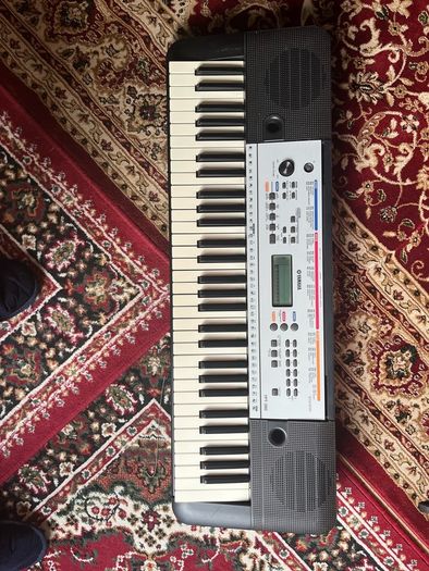 Yamaha Keyboard with stand