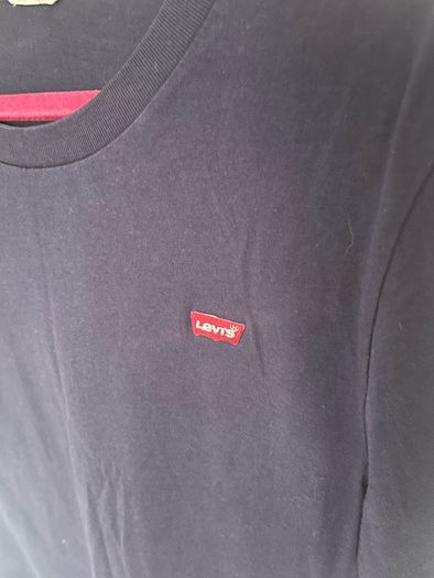 2 Levi's tees size M