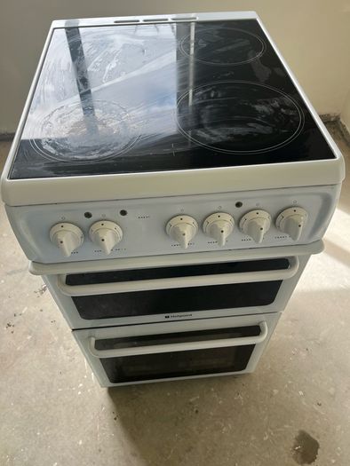 HOTPOINT electric free standing double cooker for sale