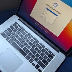 Macbook Pro 15 Inch Mid 2015 Genuine Charger and Hard Cover