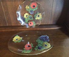 A Pair of Vintage 1960s Chance Glass poppy Anemone plates