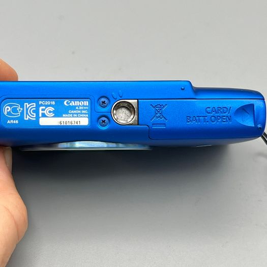 Canon IXUS 132 16MP Digital Camera Blue - Full Kit