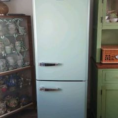 Retro style fridge freezer