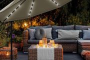 Aluminium LED Solar Cantilever Parasol, Diameter 300 cm, Sun Umbrella with Crank and On/Off Switch, Garden Parasol with UV Protection, Sun Shade with Stand, Market Umbrella, Waterproof
