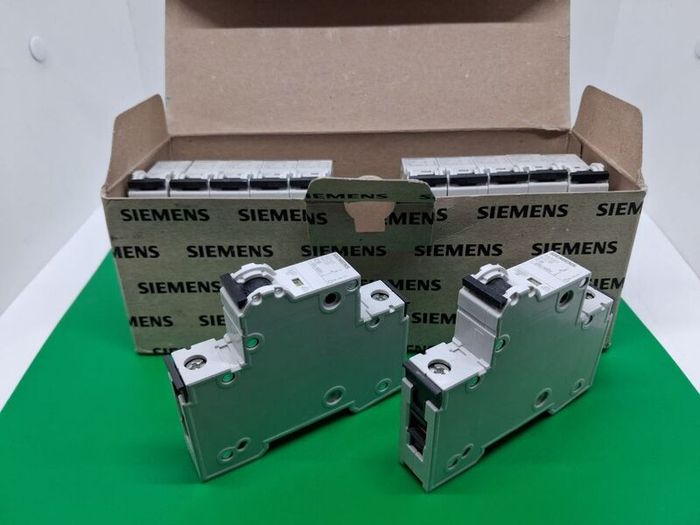 Postage - 12 x Siemens 5SY6106-7 MCB C6 1-Pole