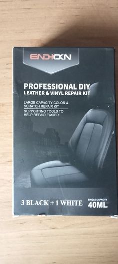Secretlab Titan Gaming Chair Black Leather + Leather Repair Kit Included