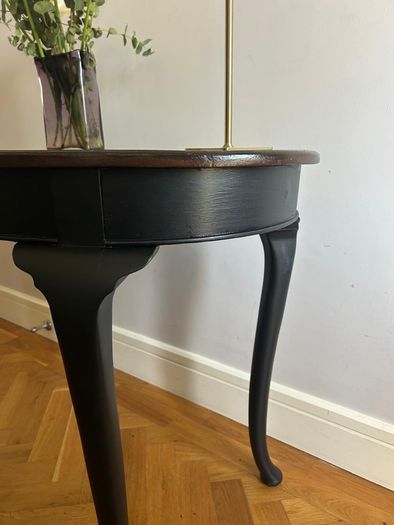 End table / hall table