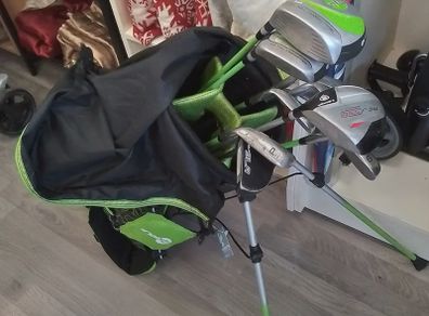 junior golf clubs and bag