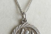 Vintage Sterling Silver St Christopher pendant on 16" Sterling Silver Chain - 6,5g