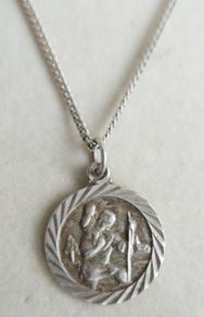Vintage Sterling Silver St Christopher pendant on 16" Sterling Silver Chain - 6,5g