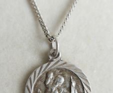 Vintage Sterling Silver St Christopher pendant on 16" Sterling Silver Chain - 6,5g